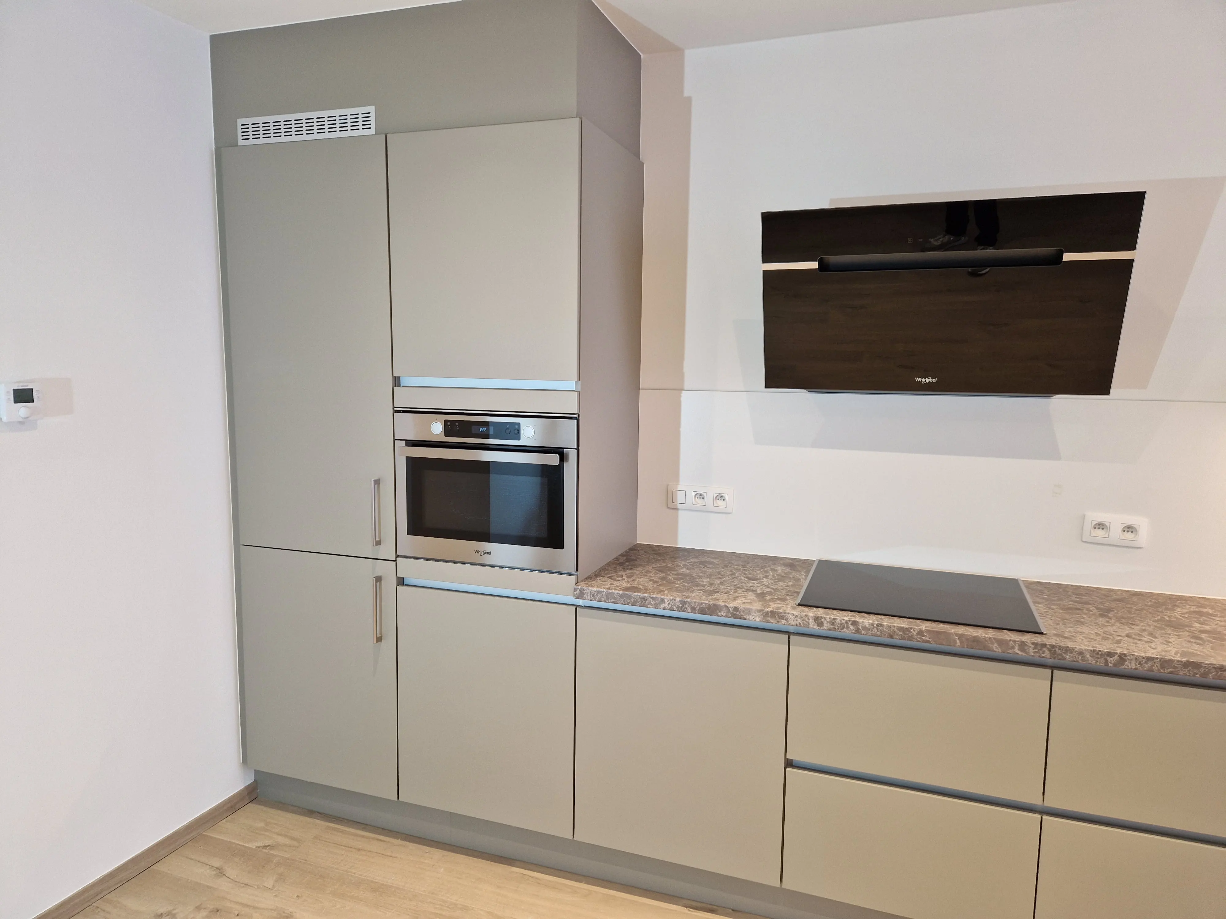 Detail van luxe inbouwtoestellen keuken Kloosterstraat Antwerpen